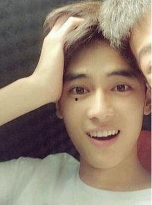 高昮睿个人资料简介,才华横溢的年轻艺术家，揭秘其成长之路